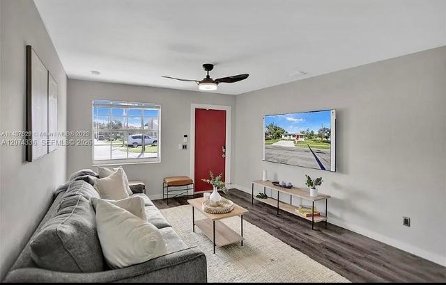 302 NW 9th Street, Hallandale Beach, FL 33009
