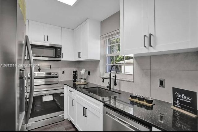 302 NW 9th Street, Hallandale Beach, FL 33009