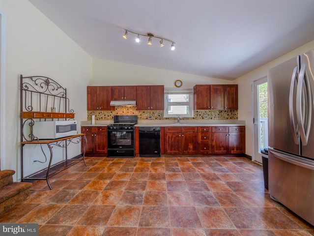 424 HOLMES RD, Morton, PA 19070