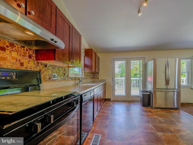 424 HOLMES RD, Morton, PA 19070