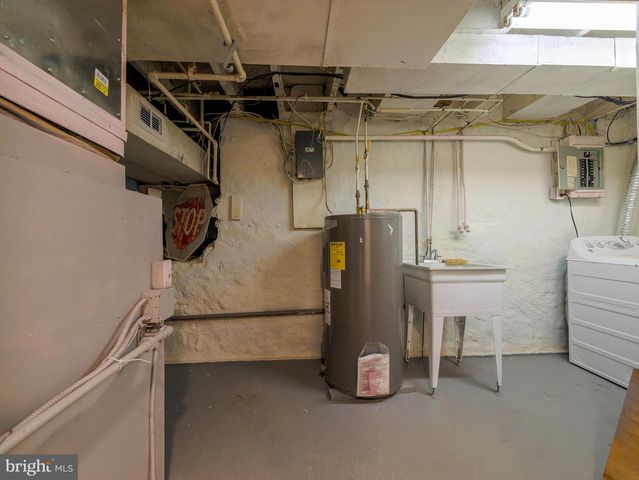 424 HOLMES RD, Morton, PA 19070