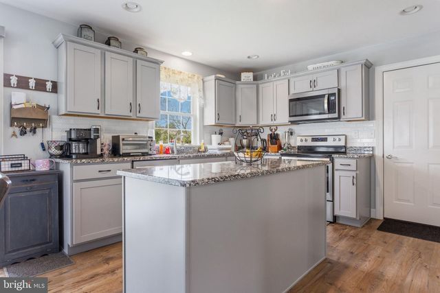 385 BARCLAY DR, Red Lion, PA 17356