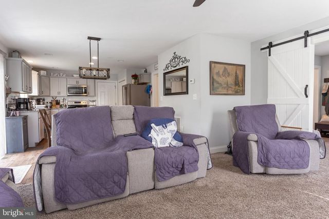 385 BARCLAY DR, Red Lion, PA 17356