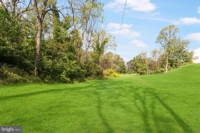 385 BARCLAY DR, Red Lion, PA 17356