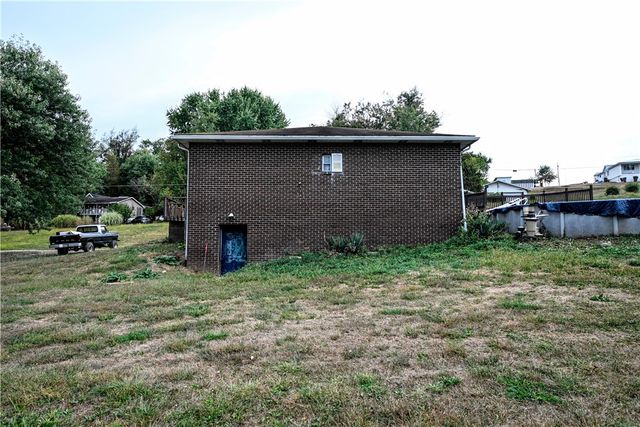 600 Dry Hill Rd, Connellsville, PA 15425