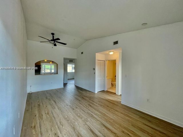 975 NE 33rd Terrace 203, Homestead, FL 33033