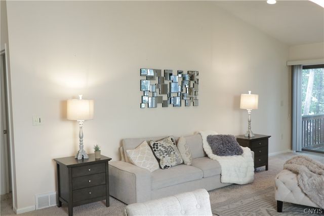 40 Nursery Lane, Syracuse, NY 13210