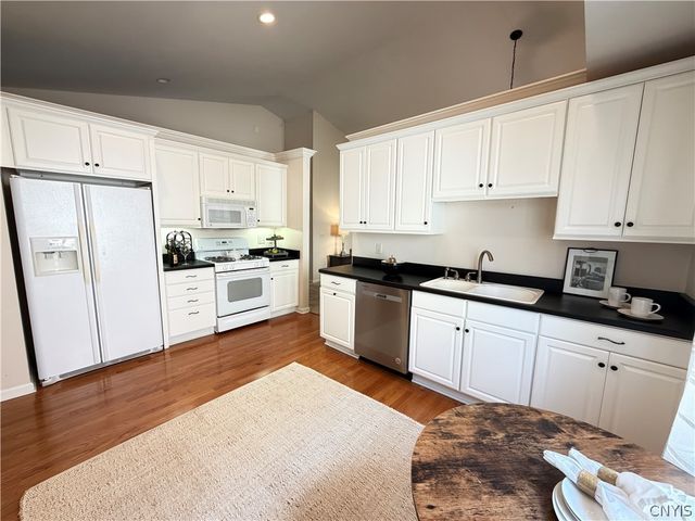 40 Nursery Lane, Syracuse, NY 13210