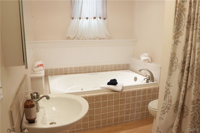 40 Nursery Lane, Syracuse, NY 13210