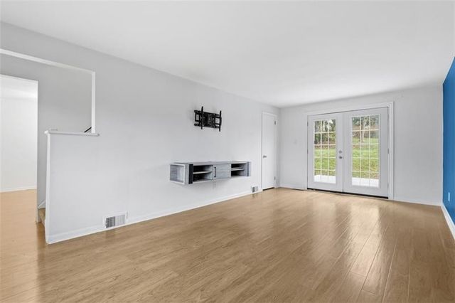 5843 Wilson Dr, Bethel Park, PA 15102