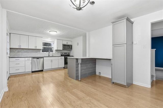 5843 Wilson Dr, Bethel Park, PA 15102