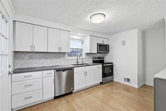 5843 Wilson Dr, Bethel Park, PA 15102