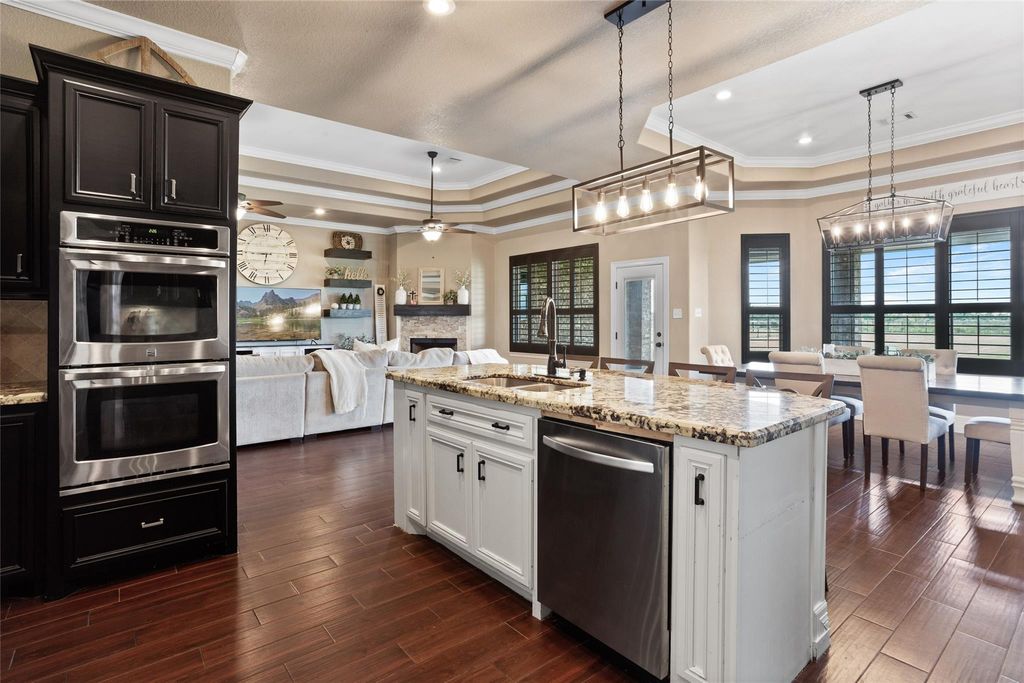7842 Pebble Hill Lane, Rosharon, TX 77583