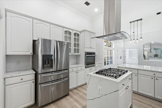 6121 CHENE COURT, Lutz, FL 33558