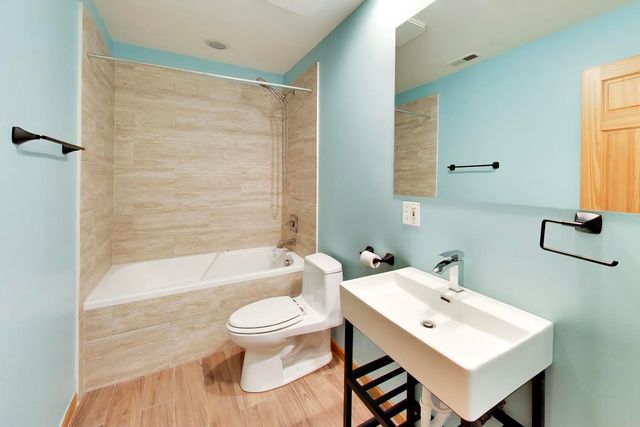 6261 N Northwest Highway 1D, Chicago, IL 60631