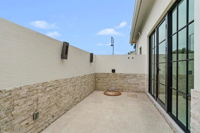 15590 SEA MIST Lane, Wellington, FL 33414