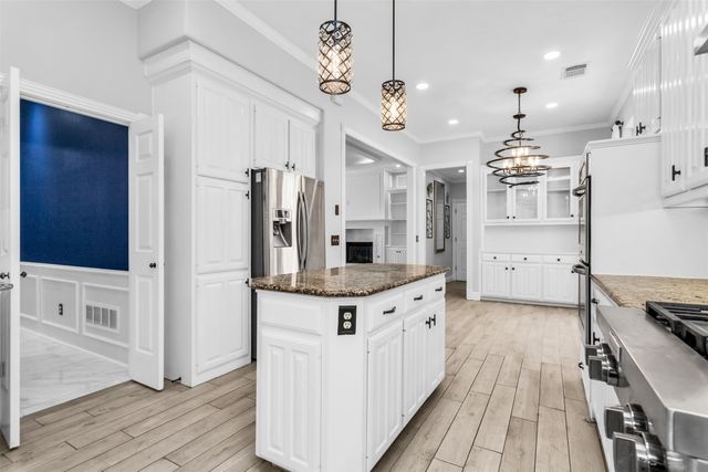 4404 Hollow Oak Drive, Dallas, TX 75287