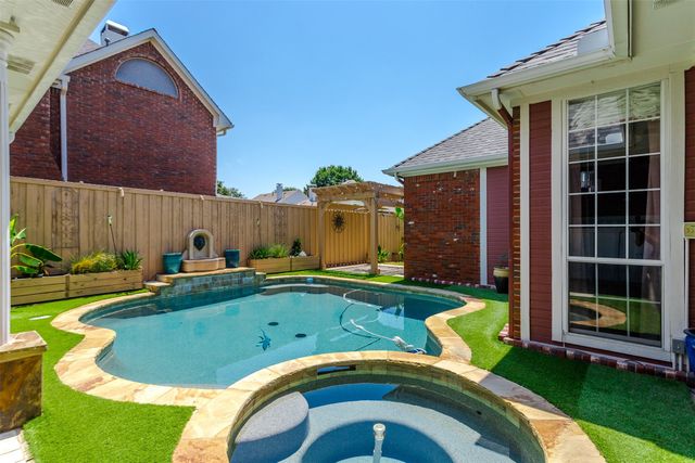 4404 Hollow Oak Drive, Dallas, TX 75287