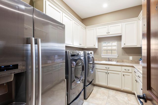 2802 Twin Fountains Drive, Houston, TX 77068