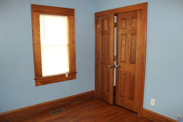 216 S Cottonwood ST, Emporia, KS 66801