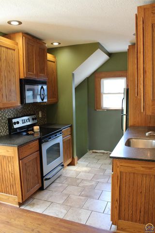 216 S Cottonwood ST, Emporia, KS 66801