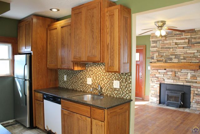 216 S Cottonwood ST, Emporia, KS 66801