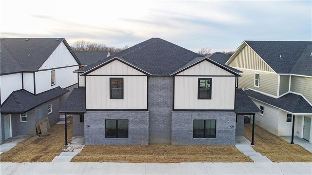 825 S Rupple Road 2, Fayetteville, AR 72704