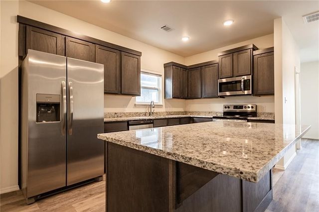 825 S Rupple Road 2, Fayetteville, AR 72704