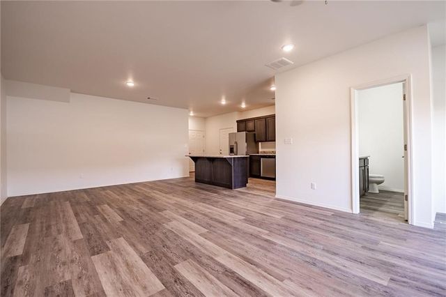 825 S Rupple Road 2, Fayetteville, AR 72704