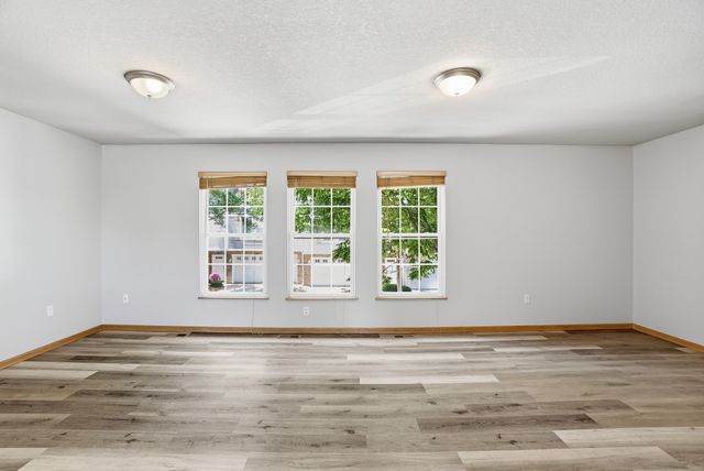 4305 154th Street, Urbandale, IA 50323