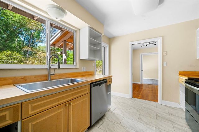 3716 SW 2ND PLACE, Gainesville, FL 32607