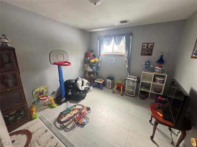 9490 State Route 212 NE, Bolivar, OH 44612