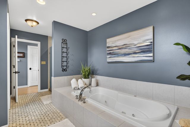 3909 Forest Avenue, Downers Grove, IL 60515