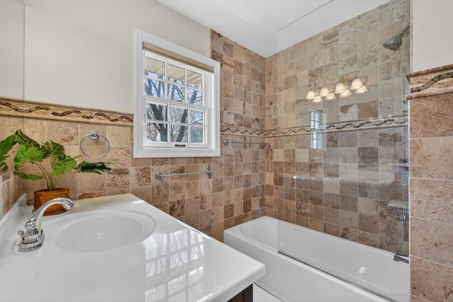 3909 Forest Avenue, Downers Grove, IL 60515