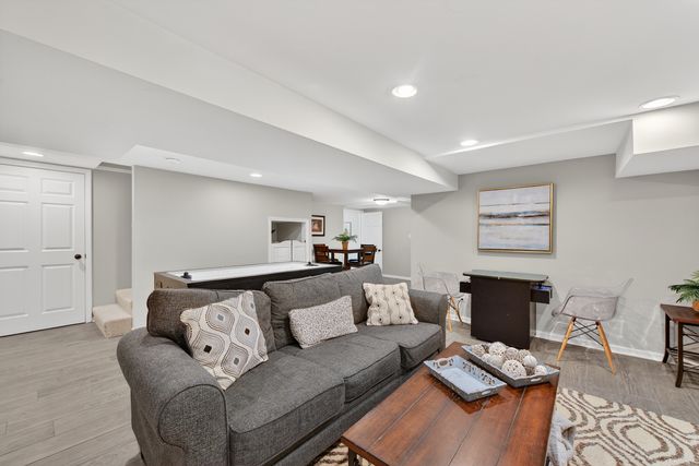 3909 Forest Avenue, Downers Grove, IL 60515