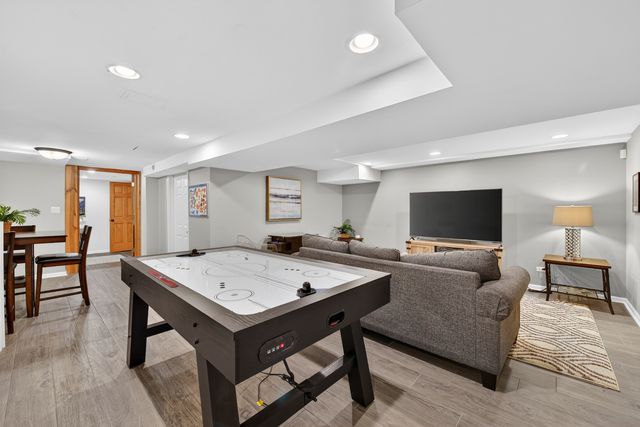 3909 Forest Avenue, Downers Grove, IL 60515