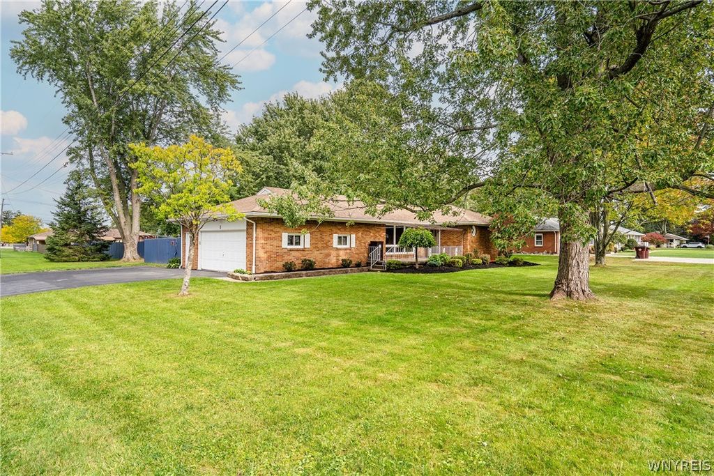 3 Hazel Court, Orchard Park, NY 14224