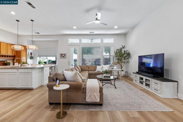 346 Gladstone Dr, Brentwood, CA 94513