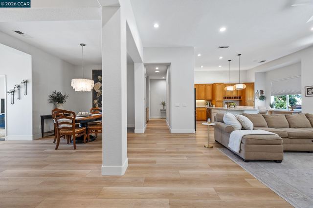 346 Gladstone Dr, Brentwood, CA 94513