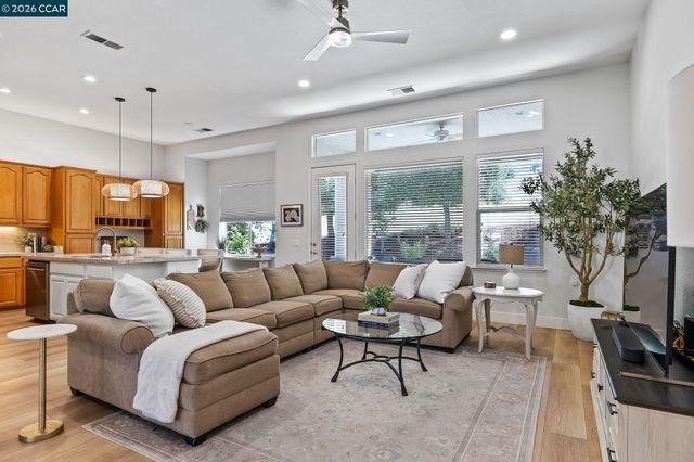 346 Gladstone Dr, Brentwood, CA 94513