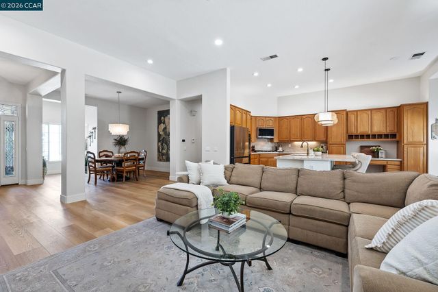346 Gladstone Dr, Brentwood, CA 94513