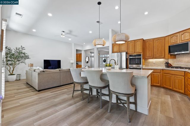 346 Gladstone Dr, Brentwood, CA 94513