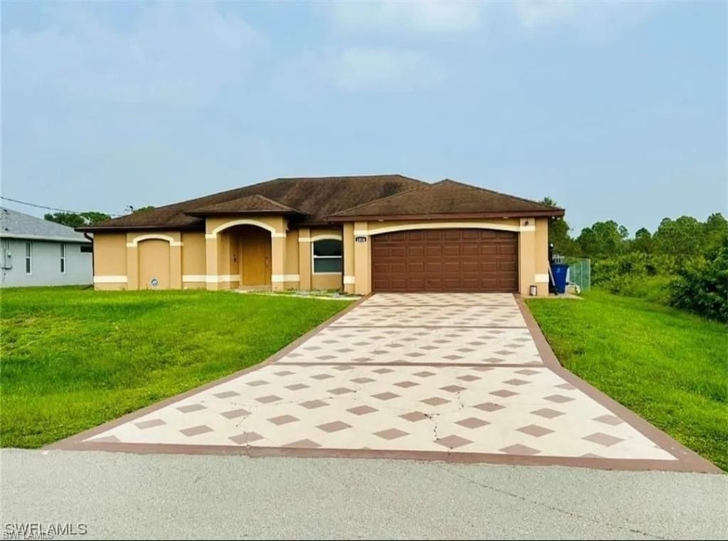 1816 Tomaso AVE, Lehigh Acres, FL 33972