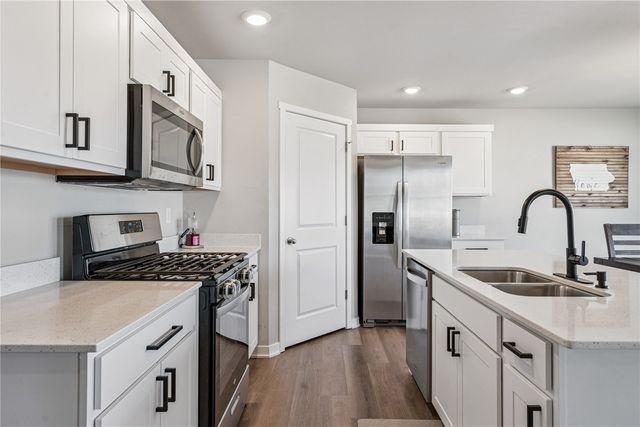 7114 Harlan Eddy Drive SW, Cedar Rapids, IA 52404