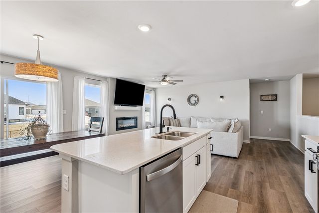 7114 Harlan Eddy Drive SW, Cedar Rapids, IA 52404