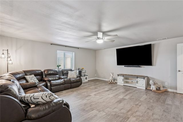 7114 Harlan Eddy Drive SW, Cedar Rapids, IA 52404