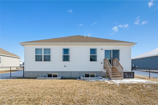 7114 Harlan Eddy Drive SW, Cedar Rapids, IA 52404