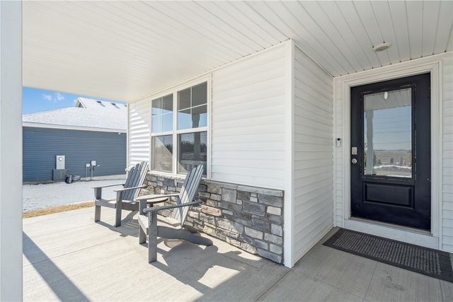 7114 Harlan Eddy Drive SW, Cedar Rapids, IA 52404