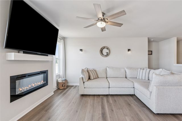 7114 Harlan Eddy Drive SW, Cedar Rapids, IA 52404