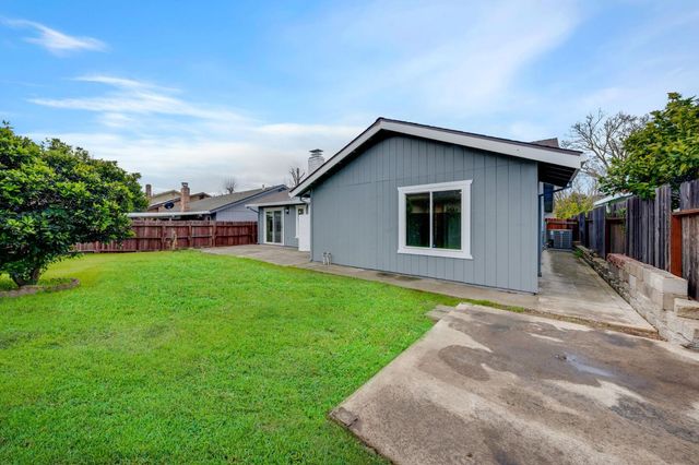 7937 Whisper Wood Way, Sacramento, CA 95823